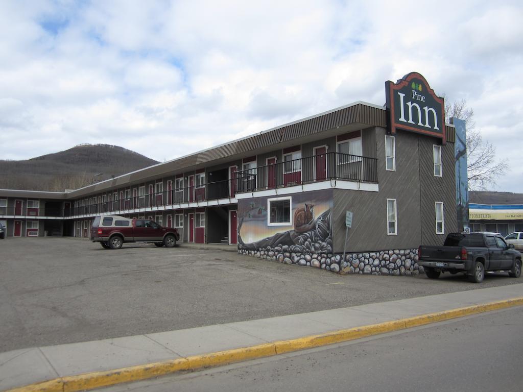 The Pine Inn Chetwynd Exterior photo