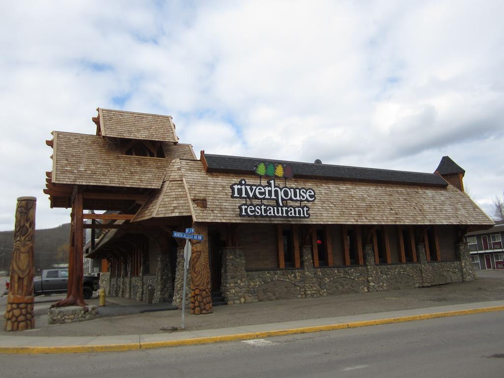 The Pine Inn Chetwynd Exterior photo
